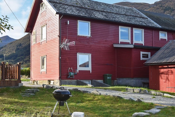 Knus appartement aan de fjord met bootverhuur in Måndalen - thumbnail 5