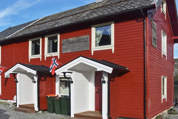 Knus appartement aan de fjord met bootverhuur in Måndalen - thumbnail 1