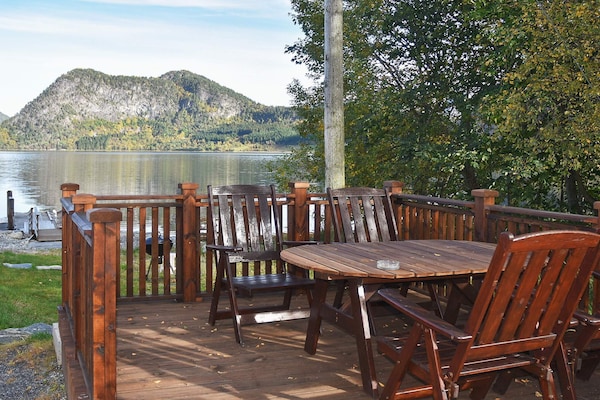 Knus appartement aan de fjord met bootverhuur in Måndalen - thumbnail 2