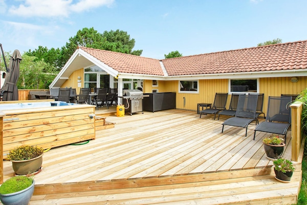 Ruim vakantiehuis met whirlpool, sauna en zee op 500 meter - thumbnail 1