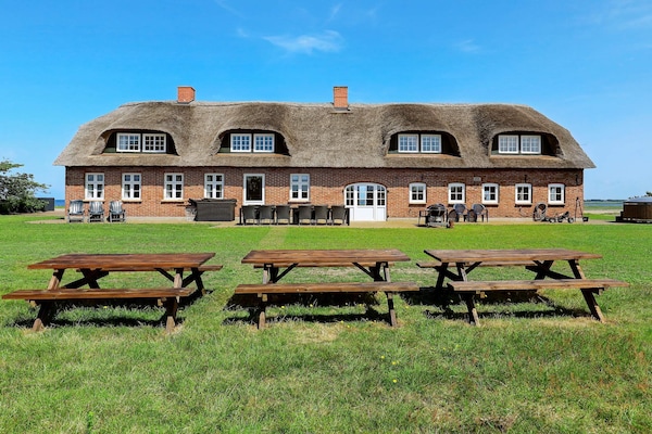 Aan zee: Ruim vakantiehuis in Ulfborg voor 20 personen - thumbnail 2