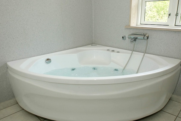Ruim vakantiehuis voor 10 personen met sauna en whirlpool op 600m van zee - thumbnail 6