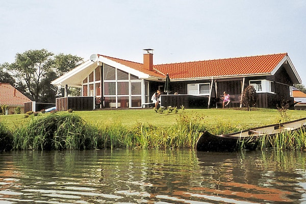 Vrijstaand vakantiehuis met panorama-uitzicht op het meer in Ottendorf - thumbnail 1