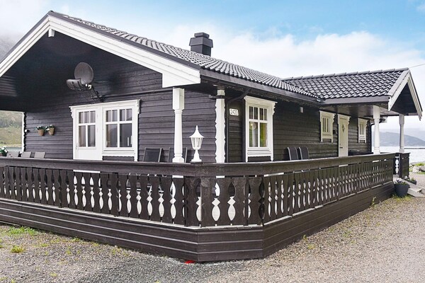 Vrijstaand vissershuis direct aan de fjord in Selje – vis vanaf de veranda - thumbnail 4