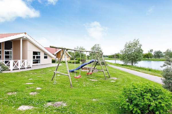 Op 1,5 km van zee: Ruim vakantiehuis in Ottendorf voor 12 personen · 135 m² - thumbnail 5