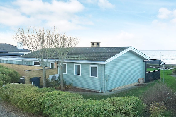 6-persoons vakantiehuis in Assens direct aan zee - thumbnail 1