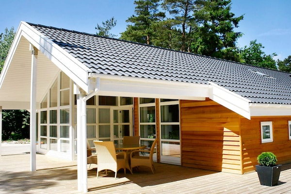 Luxe vakantiehuis met sauna en whirlpool op 190m van zee bij Aakirkeby - thumbnail 4