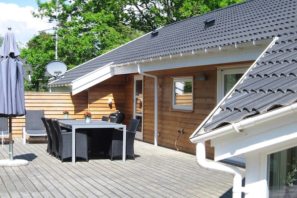Luxe vakantiehuis met sauna en whirlpool op 190m van zee bij Aakirkeby - thumbnail 3