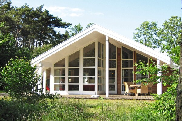 Luxe vakantiehuis met sauna en whirlpool op 190m van zee bij Aakirkeby - thumbnail 2