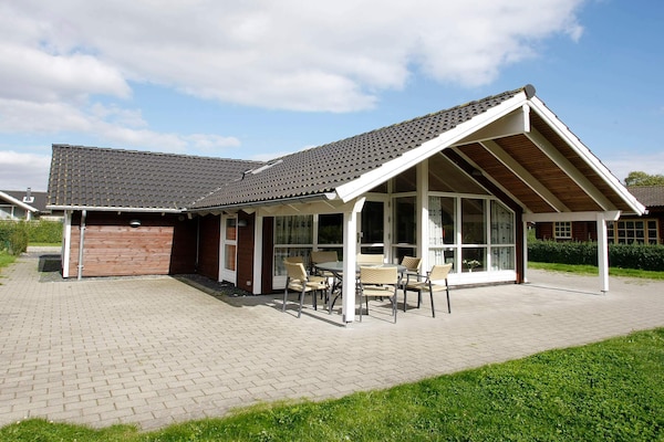 Licht vakantiehuis met sauna en whirlpool op 400 meter van de Oostzee - thumbnail 1