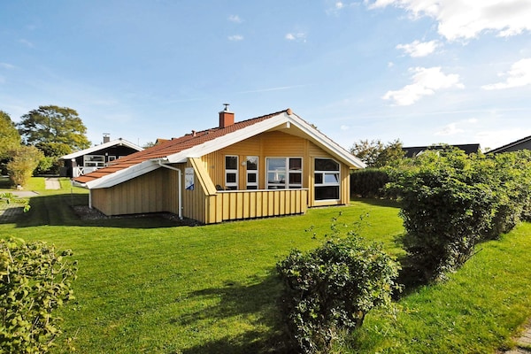 Vrijstaand vakantiehuis met sauna op 150 meter van de Oostzee in Gelting - thumbnail 1