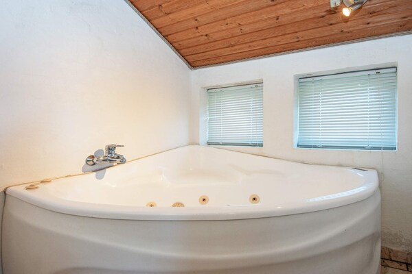 Vrijstaand vakantiehuis met privé-sauna en whirlpool op 400m van de zee - thumbnail 4