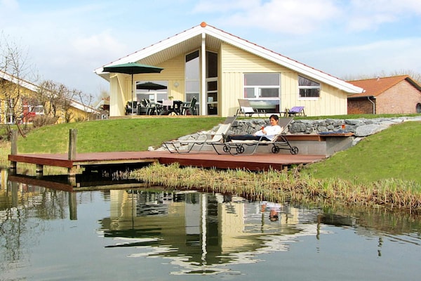 Deens vakantiehuis aan het water met steiger, sauna en whirlpool - thumbnail 1