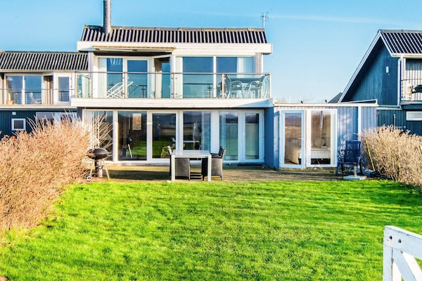 Prachtig vakantiehuis op 50 meter van de Ringkøbing Fjord met sauna en whirlpool - thumbnail 1