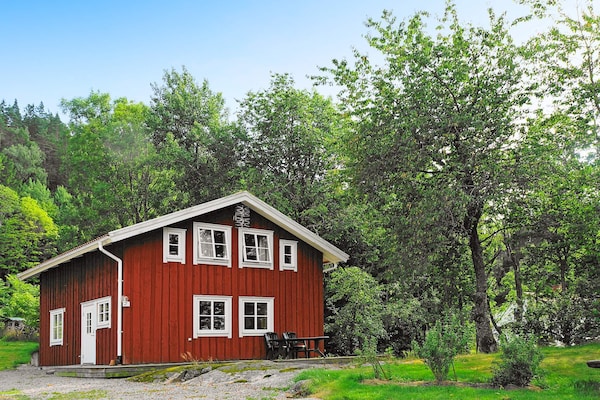 Op 1,0 km van het meer: ruim vakantiehuis in Uddevalla voor 8 personen - thumbnail 2