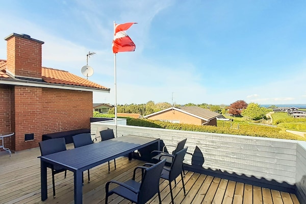 Ruim vakantiehuis met sauna en uitzicht op de Limfjord, vlakbij zee - thumbnail 4