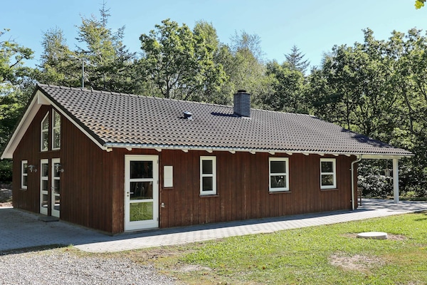 Vrijstaand huis met whirlpool en sauna op 900m van zee bij Hadsund - thumbnail 1