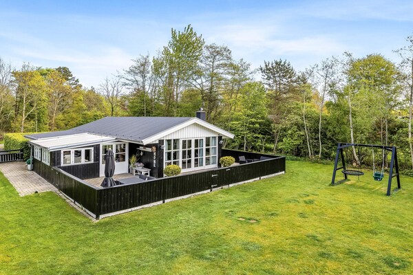 Op 900 m van zee: Rustig vakantiehuis in Hemmet - thumbnail 2