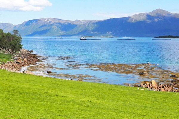 Vrijstaand vakantiehuis met panoramisch fjorduitzicht op Langøya - thumbnail 2