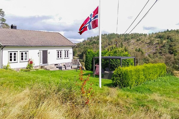 6-persoons vakantiehuis aan het meer in Lyngdal - thumbnail 1