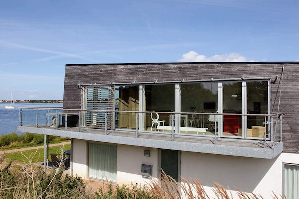 Luxe vakantiehuis met whirlpool en panoramisch uitzicht op de haven van Stege - thumbnail 2