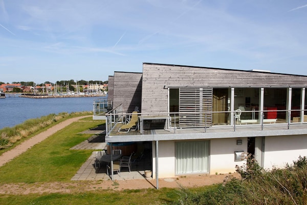 7-persoons vakantiehuis in Stege met whirlpool en havenzicht - thumbnail 1