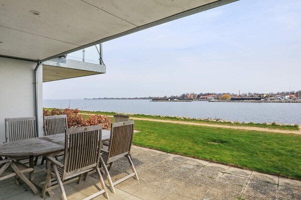 Havenpanorama vakantiehuis op 10 meter van de zee in Stege - thumbnail 6