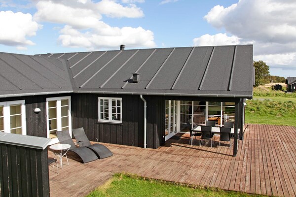 Aan zee: Ruim vakantiehuis in Nysted met sauna en whirlpool - thumbnail 1