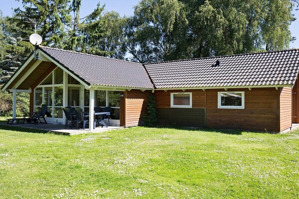 Op 1,5 km van zee: sfeervol vakantiehuis voor 6 personen in Højby - thumbnail 1