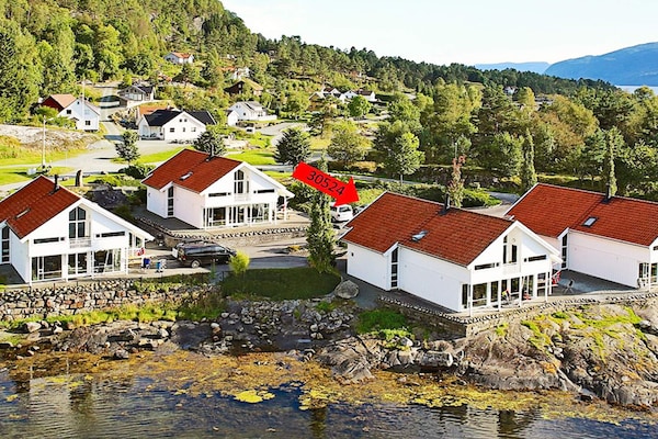 12-persoons vakantiehuis in Jelsa met zwembad en fjordzicht · 12 pers. - thumbnail 2