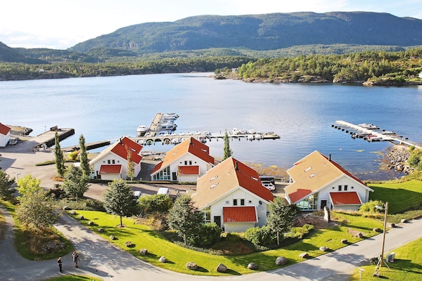 12-persoons vakantiehuis in Jelsa met zwembad en fjordzicht · 12 pers. - thumbnail 6