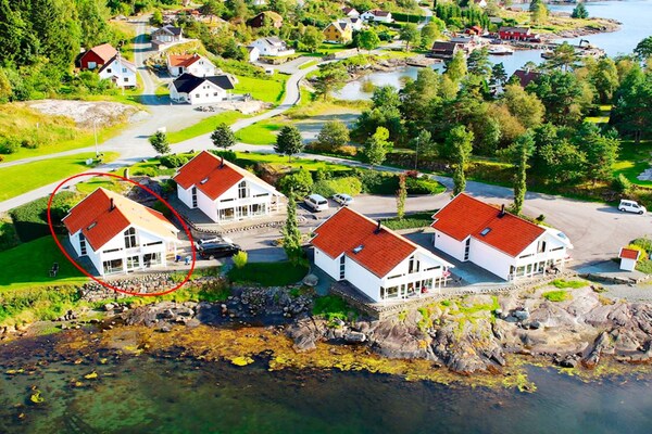 Op 1,0 km van de piste: ruim vakantiehuis in Jelsa voor 12 personen · 250 m² - thumbnail 2