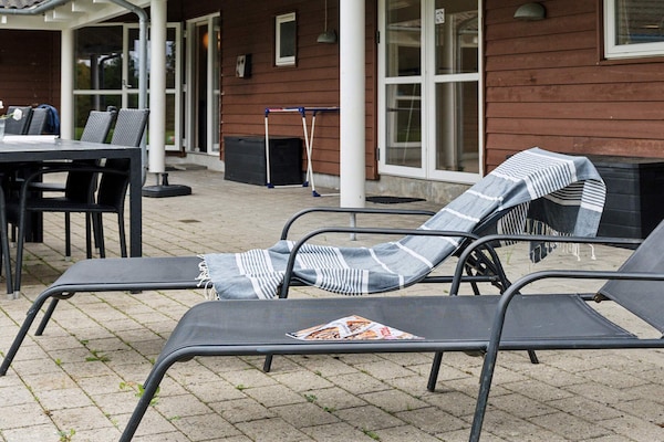 Groot vrijstaand vakantiehuis voor 18 personen met zwembad, sauna en activiteitenruimte op 600m van zee - thumbnail 4