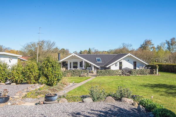 Op 800 m van zee: Gezellig vakantiehuis voor 8 personen in Hejls - thumbnail 2