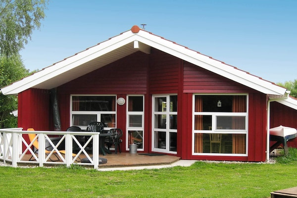 Scandinavisch vakantiehuis met sauna en whirlpool, 100m van het meer - thumbnail 1