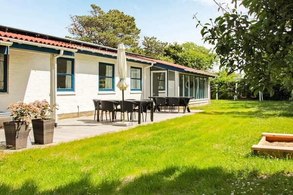 Vrijstaand vakantiehuis met privézwembad op 300 meter van de zee in Slettestrand - thumbnail 1
