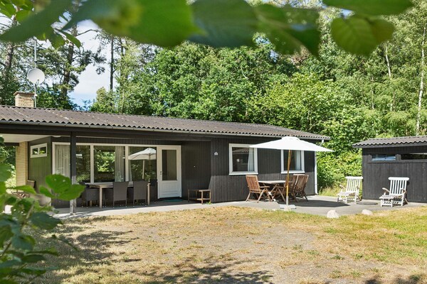 Vrijstaand vakantiehuis nabij duinen en zandstrand in Aakirkeby - thumbnail 2