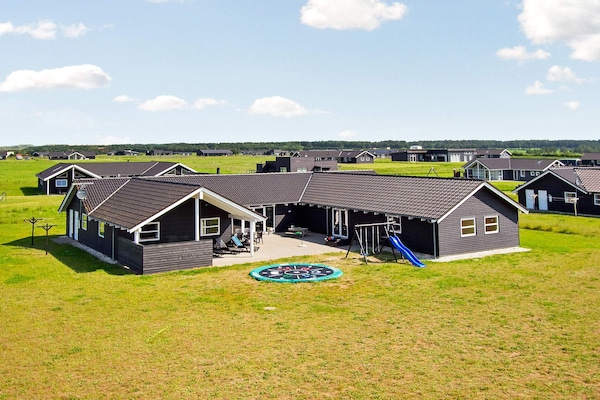 Groot vrijstaand vakantiehuis met zwembad en activiteitenruimte op 800m van zee - thumbnail 4