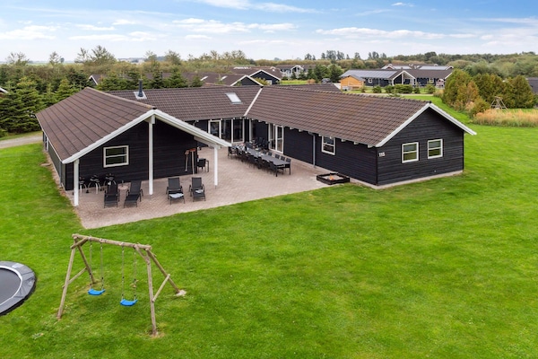 Op 800 m van zee: Ruim vakantiehuis in Idestrup voor 26 personen - thumbnail 1