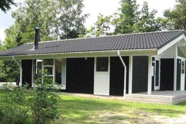 Knus vrijstaand vakantiehuis bij Silkeborg met natuurlijke tuin - thumbnail 1