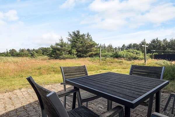 Sfeervol vrijstaand vakantiehuis op 800m van zee in Vorupør - thumbnail 2