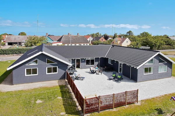 Aan zee: ruim vakantiehuis in Bagenkop voor 20 personen - thumbnail 1