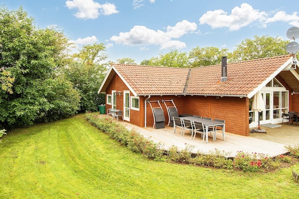 Aan zee: Rustgevend vakantiehuis in Allingåbro met sauna en whirlpool - thumbnail 1