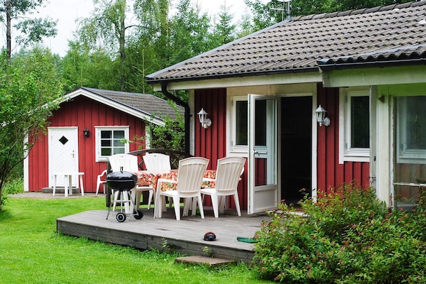 Op 300 m van het meer: Sfeervol vakantiehuis in Håcksvik - thumbnail 2