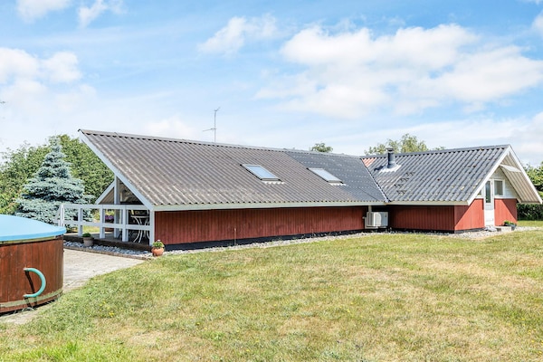 Aan zee: Ruim vakantiehuis voor 7 personen in Dannemare - thumbnail 1