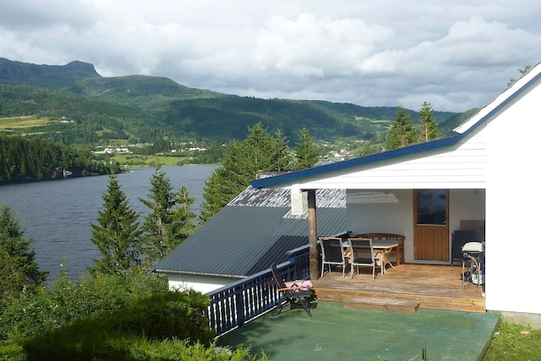 Panoramavakantiehuis aan de Dalsfjord met whirlpool en boothuur - thumbnail 3