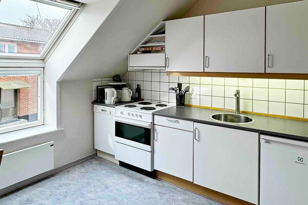 Op 300 m van zee: Comfortabel appartement in hartje Gudhjem - thumbnail 6