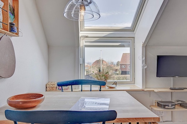 Licht appartement in Gudhjem, 300m van zee met zwembad en zeezicht - thumbnail 2