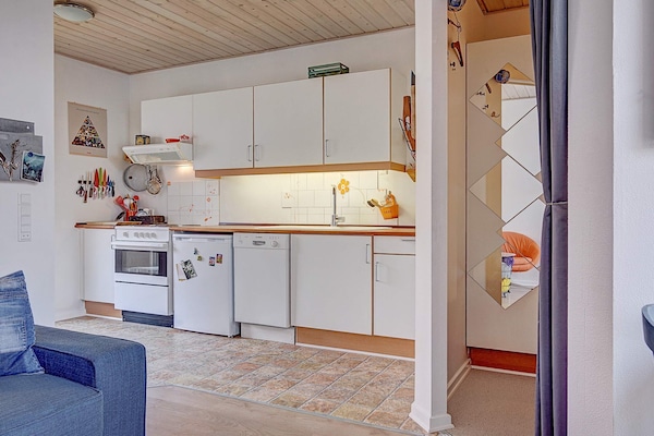 Licht appartement in Gudhjem, 300m van zee met zwembad en zeezicht - thumbnail 3
