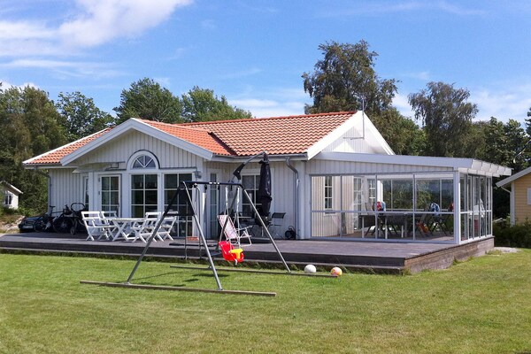 Vrijstaand vakantiehuis aan de golfbaan met zeezicht in Sandvik, Ronneby - thumbnail 1
